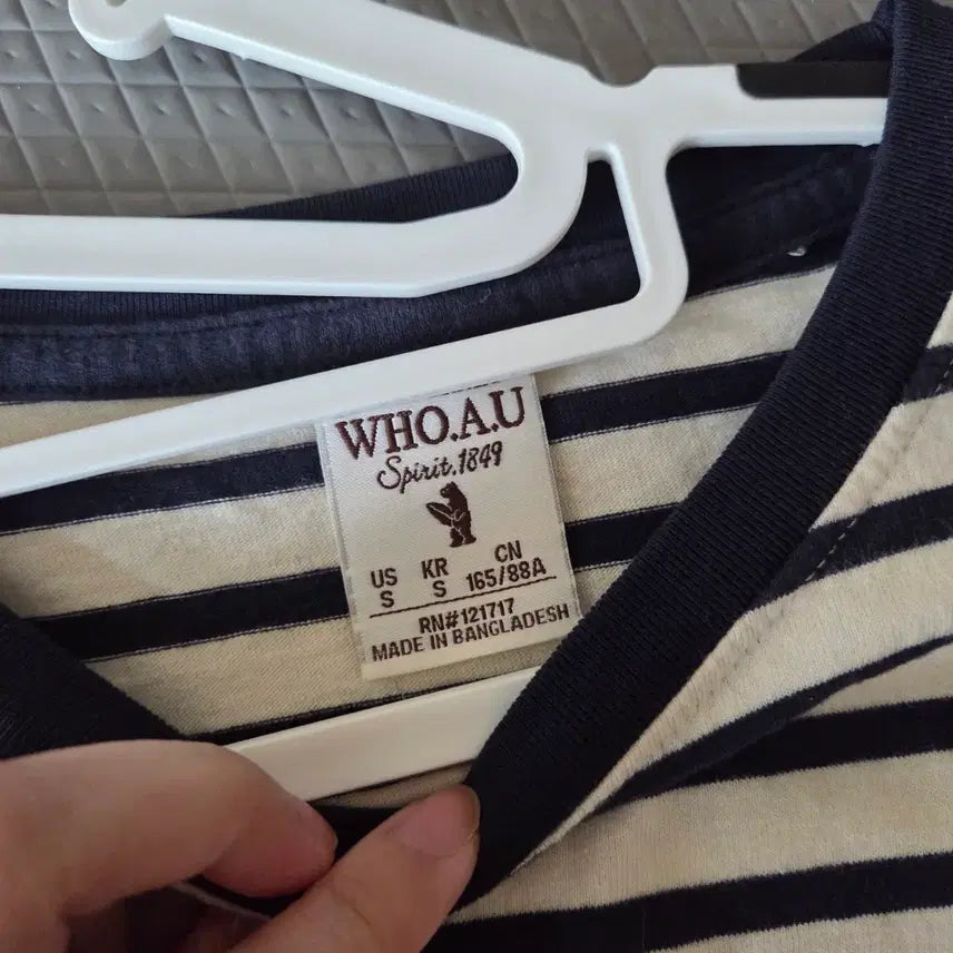 [SOLD OUT] WHO.A.U 스트라이프 긴팔티