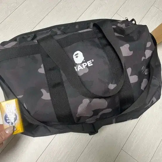 [BUNJANG] Bape Magazine Shoulder Bag / Bape 베이프 잡지 부록 가방
