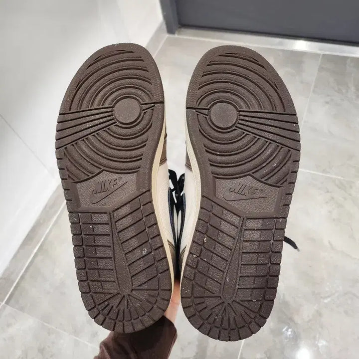 [BUNJANG] Nike Jordan 1 Travis Scott Mocha High OG / 나이키 조던 1 트래비스 스캇 모카 하이 og