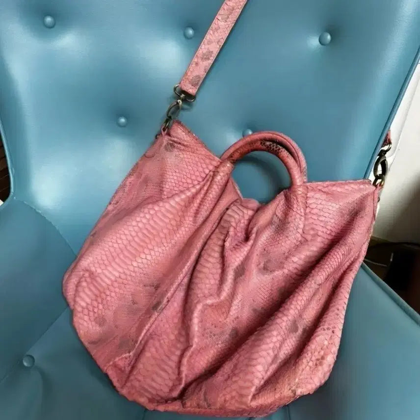 [BUNJANG] Custom Pink Python Leather Big Bag / 맞춤 수입이라 하나밖에 없는 핑크 파이톤 가죽 빅백 스트랩탈부착 가능