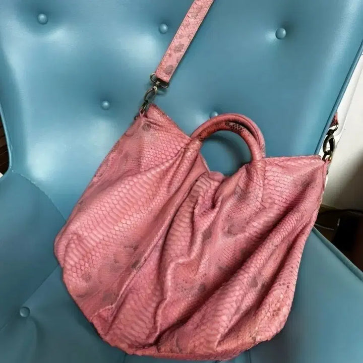 [BUNJANG] Custom Pink Python Leather Big Bag / 맞춤 수입이라 하나밖에 없는 핑크 파이톤 가죽 빅백 스트랩탈부착 가능