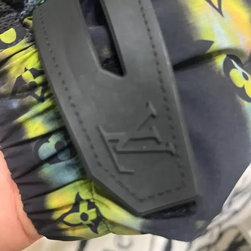 [BUNJANG] Louis Vuitton Tie-Dye Windbreaker Denim Cargo Pants / 루이비통 타이다이 윈드자켓 데님카고바지