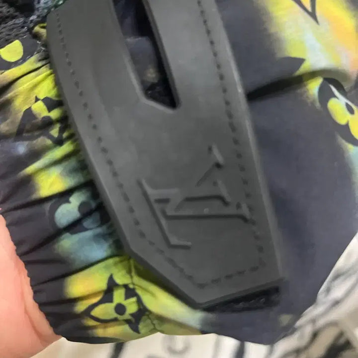 [BUNJANG] Louis Vuitton Tie-Dye Windbreaker Denim Cargo Pants / 루이비통 타이다이 윈드자켓 데님카고바지