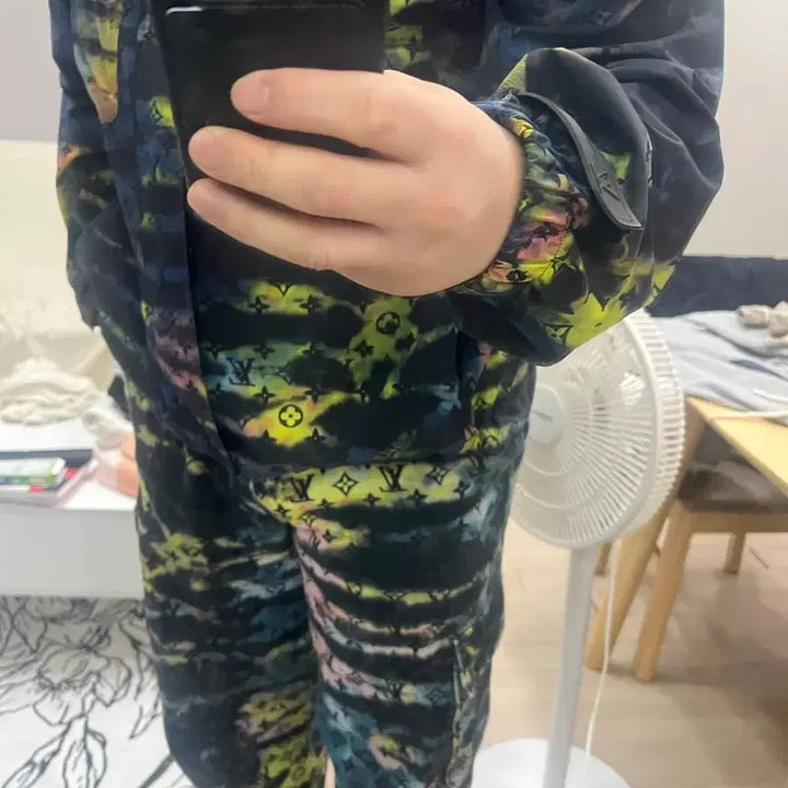 [BUNJANG] Louis Vuitton Tie-Dye Windbreaker Denim Cargo Pants / 루이비통 타이다이 윈드자켓 데님카고바지