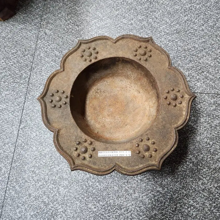 [BUNJANG] Antique Cast Iron Brazier with Face Motif / 무쇠 화형 귀면 화로