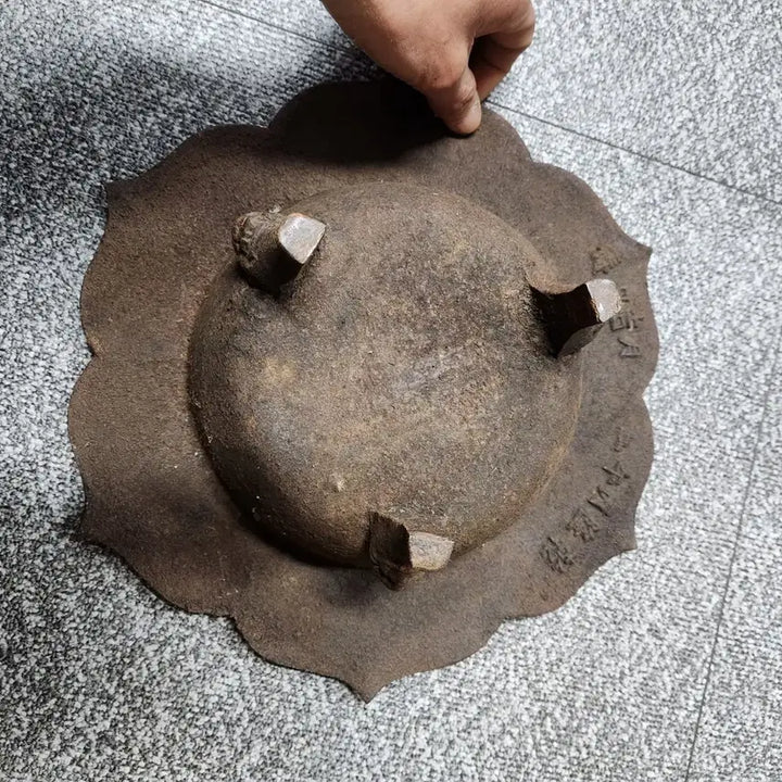 [BUNJANG] Antique Cast Iron Brazier with Face Motif / 무쇠 화형 귀면 화로