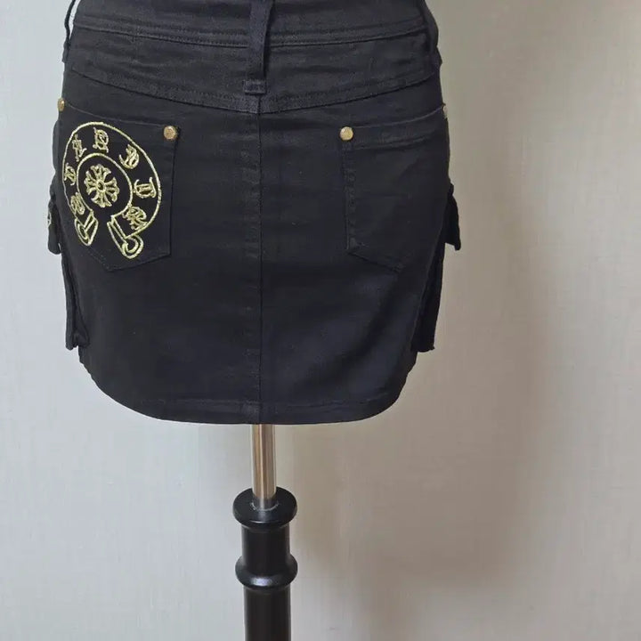 [BUNJANG] Mini Denim Skirt with Pocket Detail / 블랙  면 스판  테미  카고 포켓  지퍼 골드 자수  미니 스커트