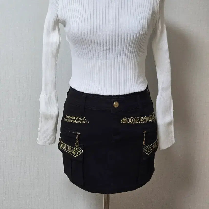 [BUNJANG] Mini Denim Skirt with Pocket Detail / 블랙  면 스판  테미  카고 포켓  지퍼 골드 자수  미니 스커트