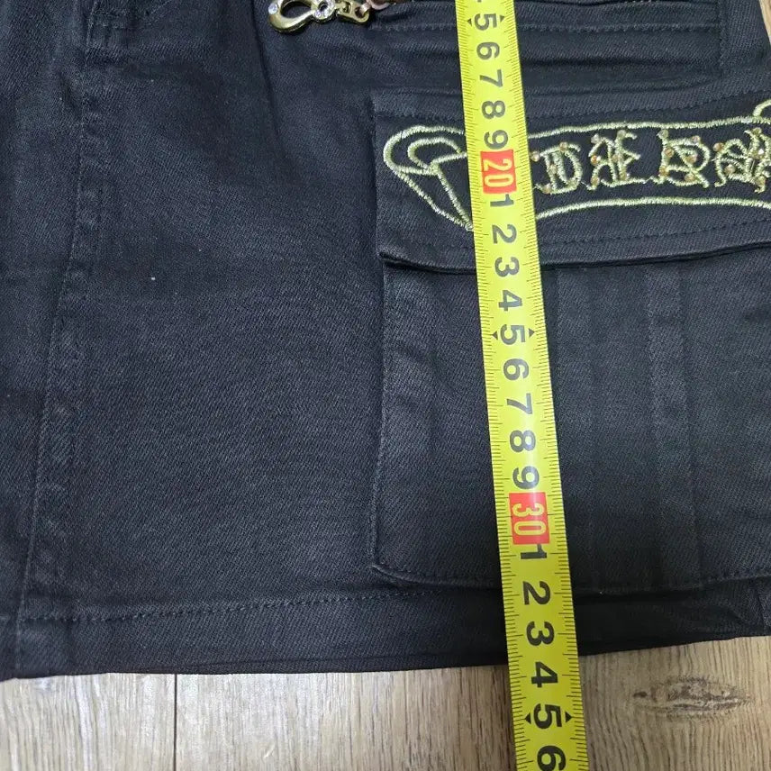 [BUNJANG] Mini Denim Skirt with Pocket Detail / 블랙  면 스판  테미  카고 포켓  지퍼 골드 자수  미니 스커트