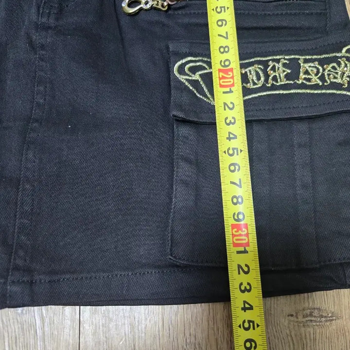[BUNJANG] Mini Denim Skirt with Pocket Detail / 블랙  면 스판  테미  카고 포켓  지퍼 골드 자수  미니 스커트