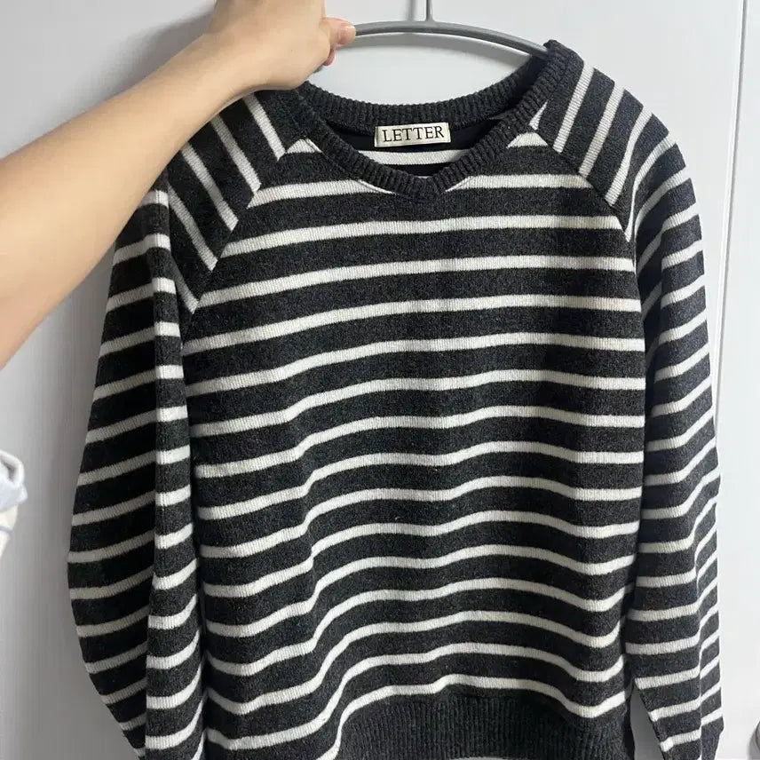 [BUNJANG] Letter Stripe Knit / 레터 스트라이프 니트