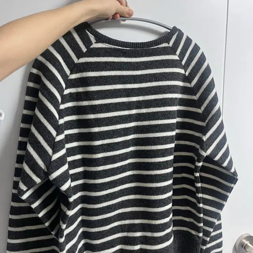 [BUNJANG] Letter Stripe Knit / 레터 스트라이프 니트