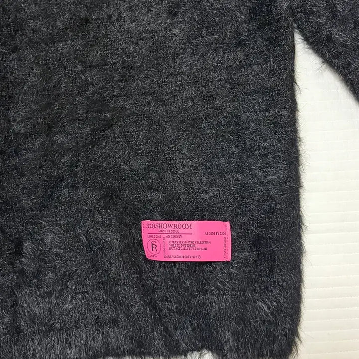 [BUNJANG] 320 Showroom Black Angora Knit Sweater / 320쇼룸 블랙 앙고라 니트