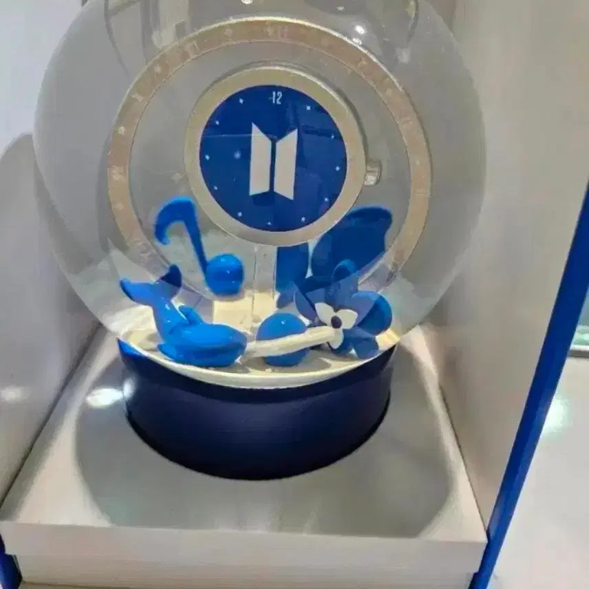 [BUNJANG] BTS Waterball Snowball Clock Decoration / 새상품)  BTS 워터볼 스노우볼 시계 장식 판매합니다