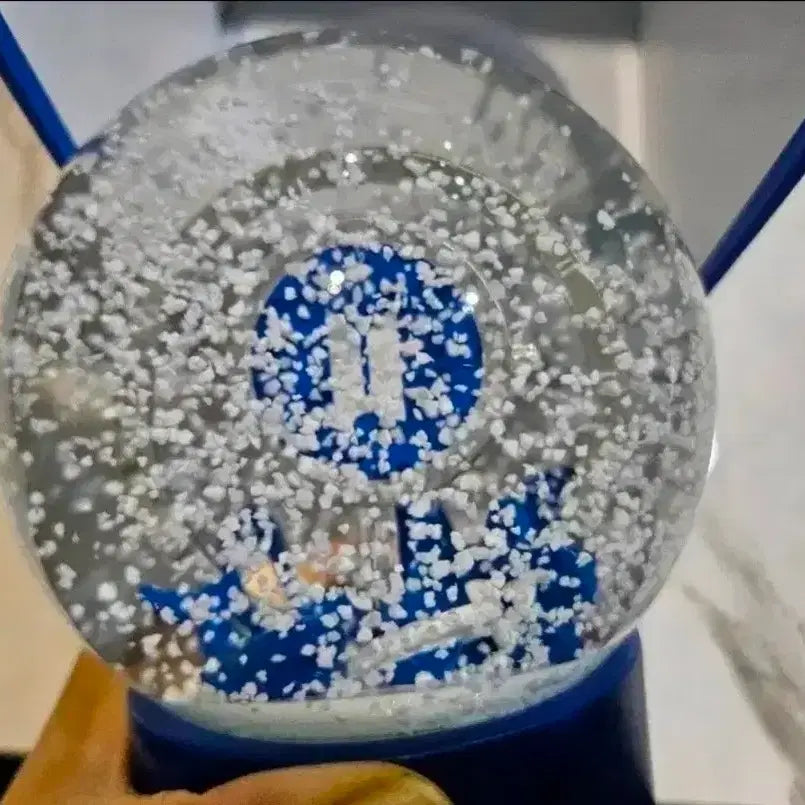 [BUNJANG] BTS Waterball Snowball Clock Decoration / 새상품)  BTS 워터볼 스노우볼 시계 장식 판매합니다