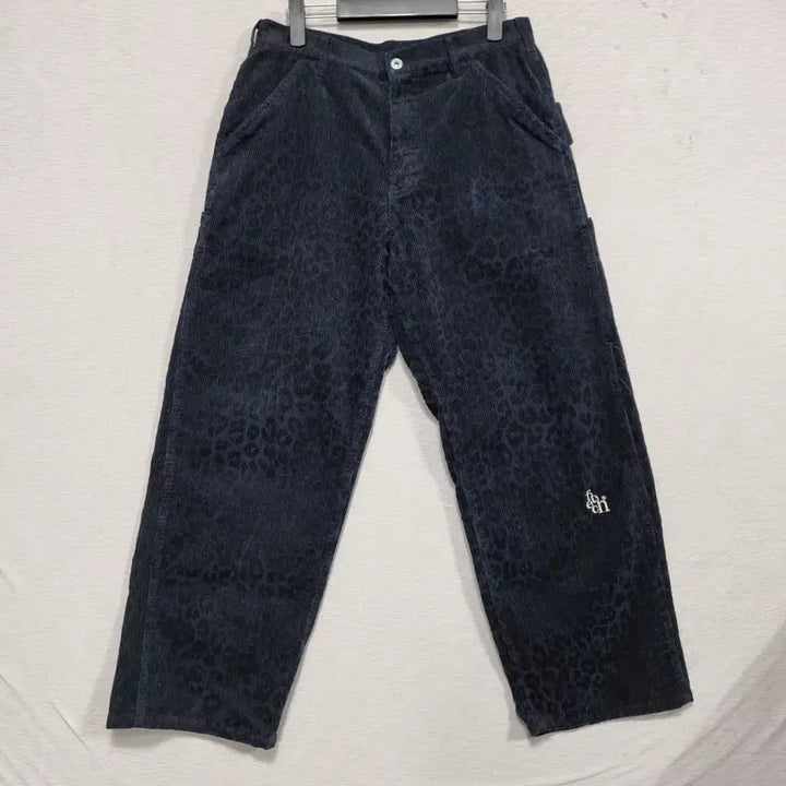 [BUNJANG] Peach Corduroy Leopard Print Pants - Men&