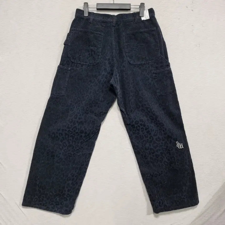 [BUNJANG] Peach Corduroy Leopard Print Pants - Men&