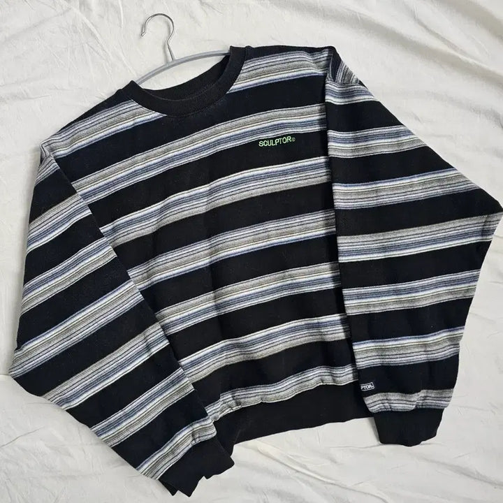 [BUNJANG] Sculptor Stripe Sweatshirt / 스컬프터 스트라이프 맨투맨