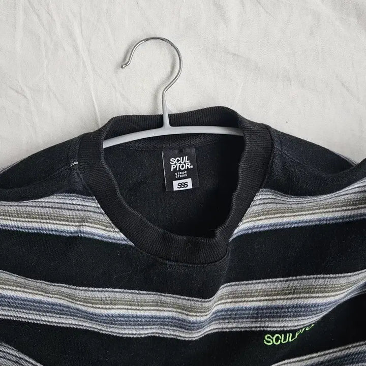 [BUNJANG] Sculptor Stripe Sweatshirt / 스컬프터 스트라이프 맨투맨