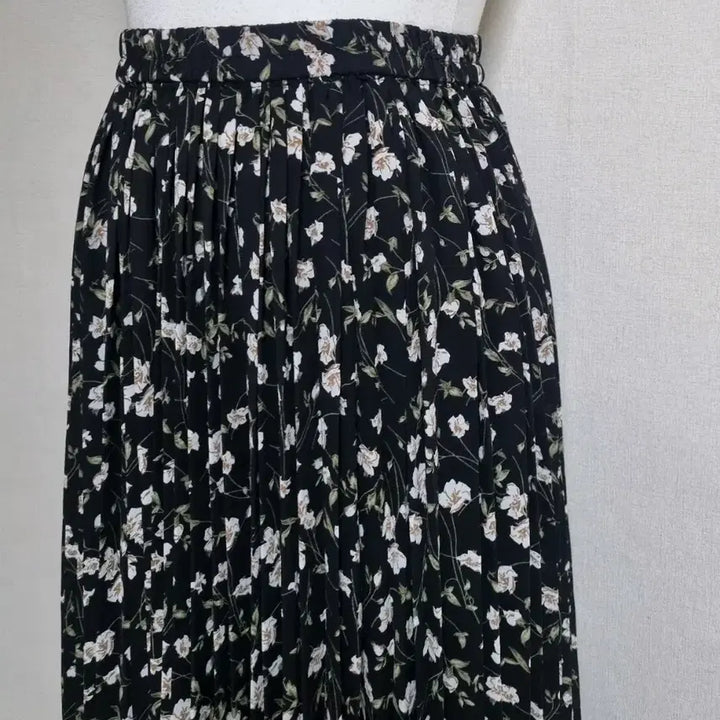 [BUNJANG] Flower Pattern Black Pleated Long Skirt / LS135 플라워 패턴 블랙 플리츠 롱 스커트