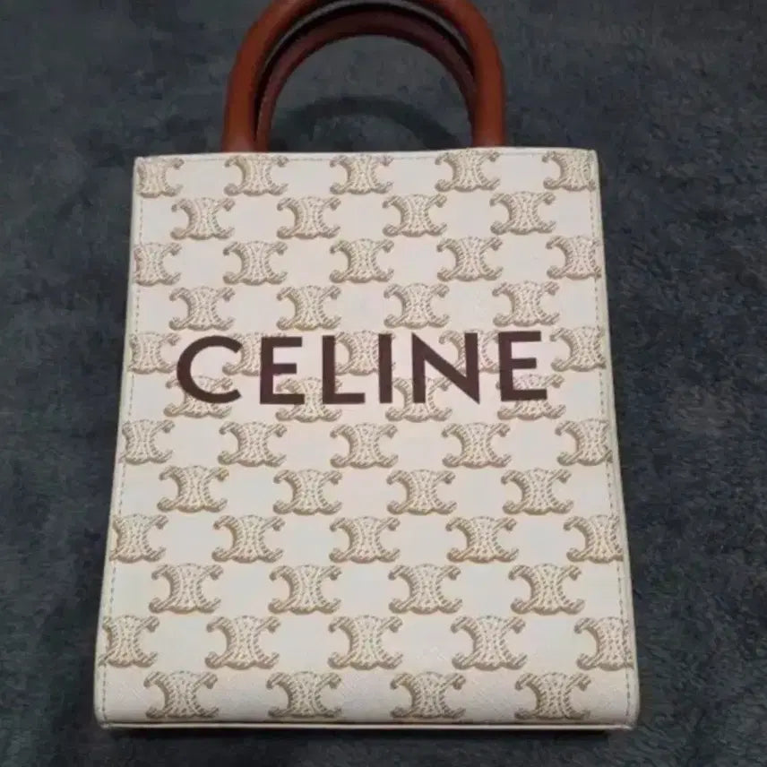 [BUNJANG] Celine Triomphe Vertical Cabas Mini White Bag / 셀린느 트리오페 버티컬 카바스 미니 화이트 (정품)