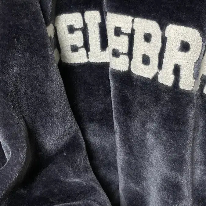 [BUNJANG] Celebrate 퍼 Oversized Sweatshirt / 셀러브레잇 Celebrate 퍼 맨투맨 오버핏