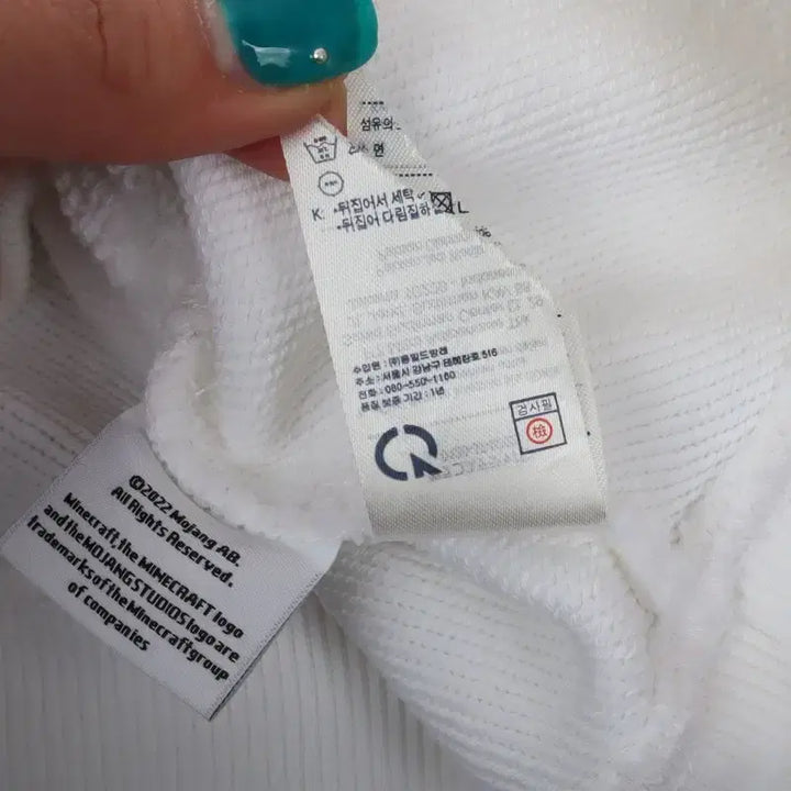 [BUNJANG] Lacoste Minecraft White Crop Hoodie / 라코스테 x 마인크래프트 화이트 크롭 후드티