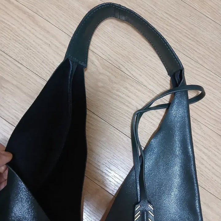 [BUNJANG] Ivana Helsinki Leather Shoulder Bag / 이바나헬싱키 양가죽 숄더백