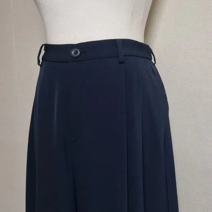 [BUNJANG] Uniqlo Navy Wide 7-part Slacks Pants / P14 유니클로 네이비 와이드 7부슬랙스 팬츠