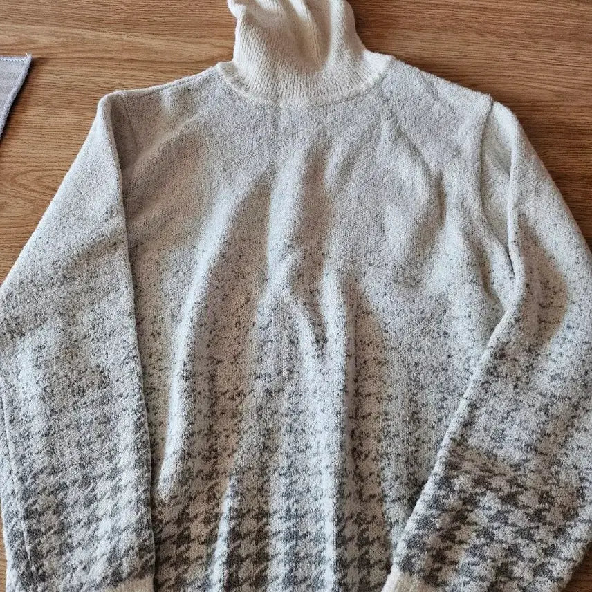 [BUNJANG] Ziozia Ivory Tone-on-Tone Turtleneck Knit / 지오송지오 아이보리 톤앤톤 터틀넥 니트