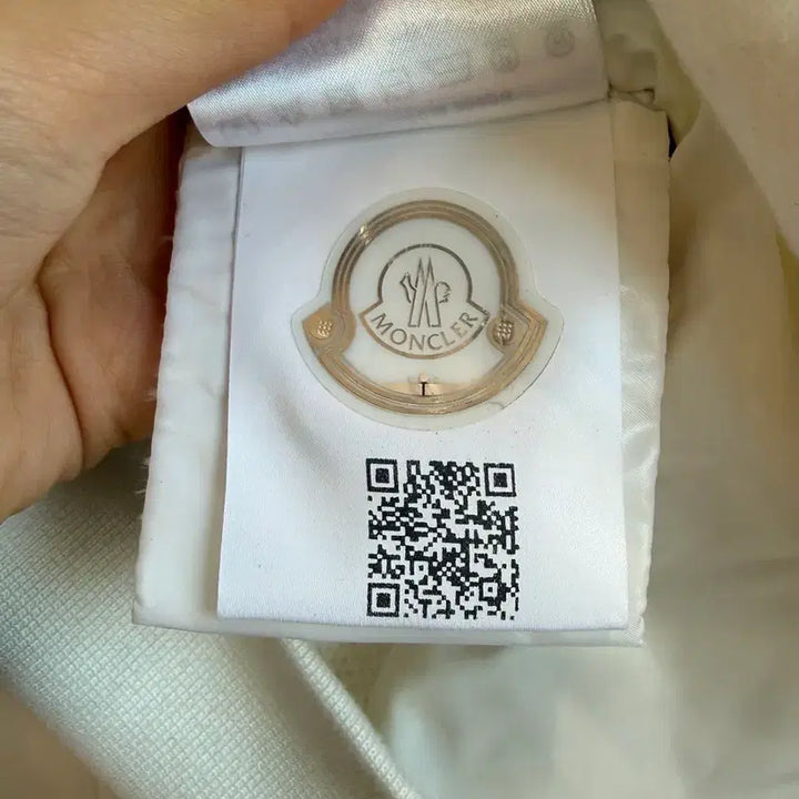 [BUNJANG] Moncler White Logo Patch Mix Hooded Down Jacket / 몽클레르 화이트 로고 패치 믹스 후드 다운 자켓