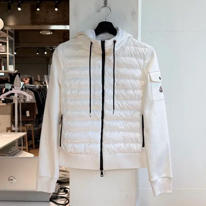 [BUNJANG] Moncler White Logo Patch Mix Hooded Down Jacket / 몽클레르 화이트 로고 패치 믹스 후드 다운 자켓