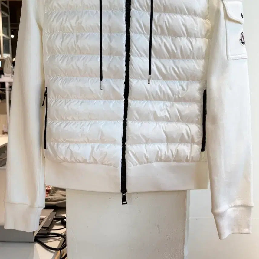 [BUNJANG] Moncler White Logo Patch Mix Hooded Down Jacket / 몽클레르 화이트 로고 패치 믹스 후드 다운 자켓