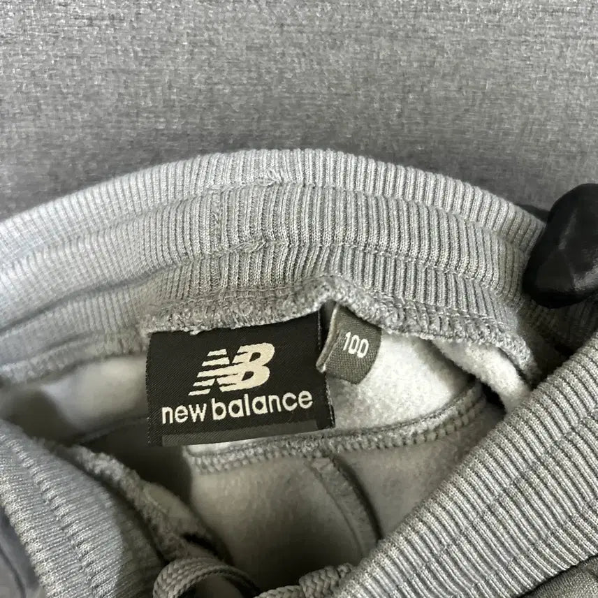 [SOLD OUT] 100 뉴발란스 키즈 트랙 바지 회색