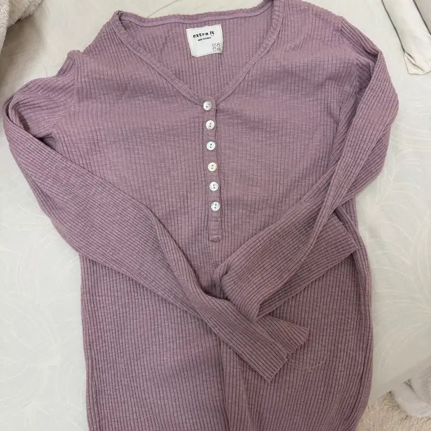 [BUNJANG] Blackup V-neck Long Sleeve Tee / 블랙업 티벳 브이넥 긴팔티