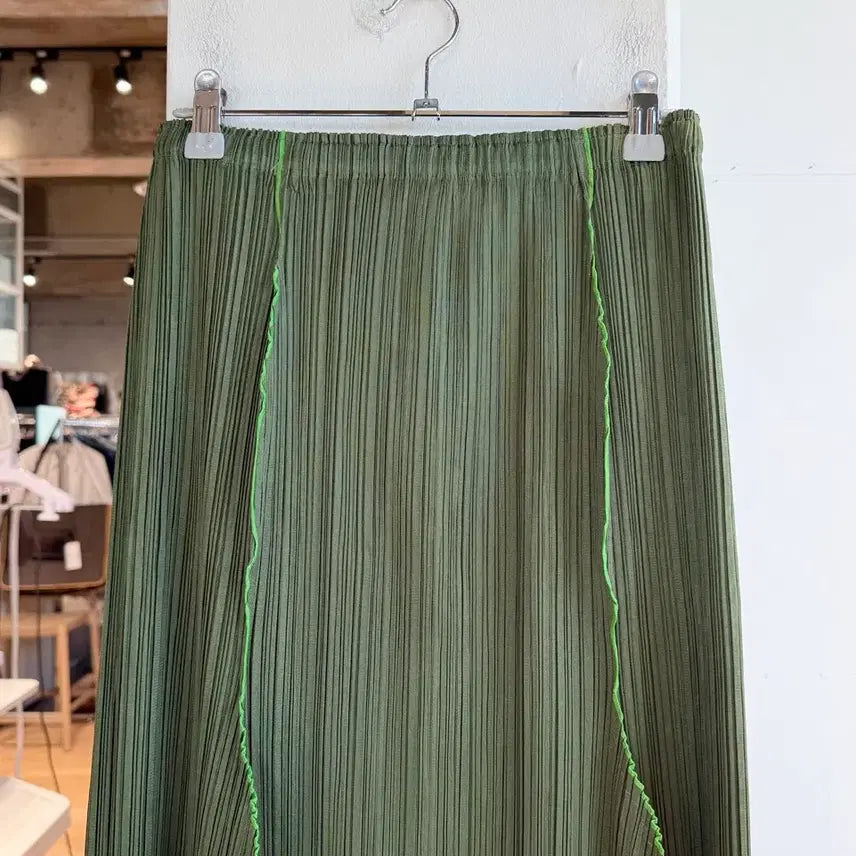 [SOLD OUT] 플리츠플리즈 카키 링컬 미디스커트