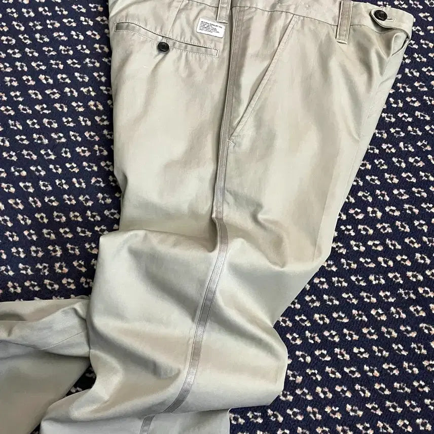 [BUNJANG] Doublet Side Line Trousers / 더블탭스 사이드라인 트라우저