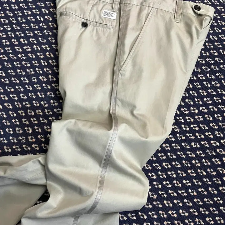 [BUNJANG] Doublet Side Line Trousers / 더블탭스 사이드라인 트라우저
