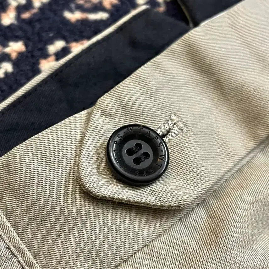 [BUNJANG] Doublet Side Line Trousers / 더블탭스 사이드라인 트라우저