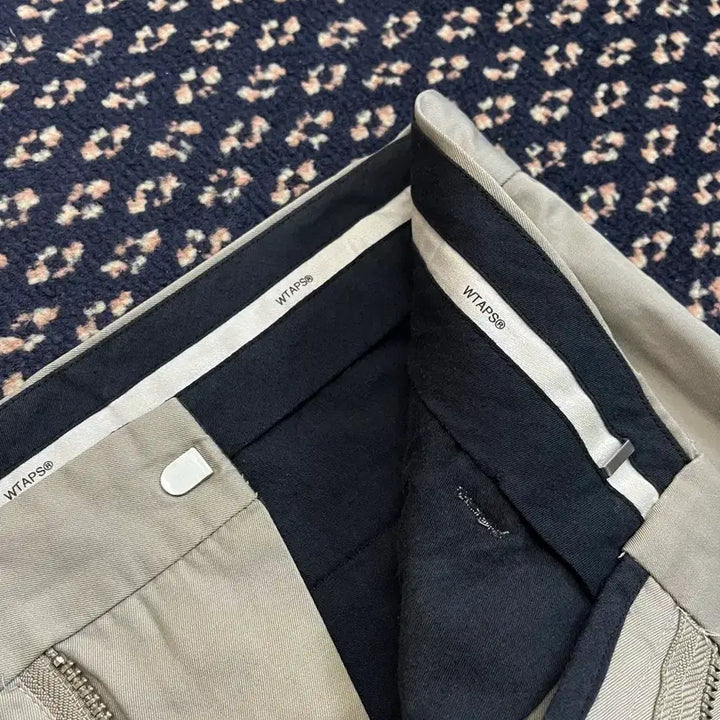 [BUNJANG] Doublet Side Line Trousers / 더블탭스 사이드라인 트라우저