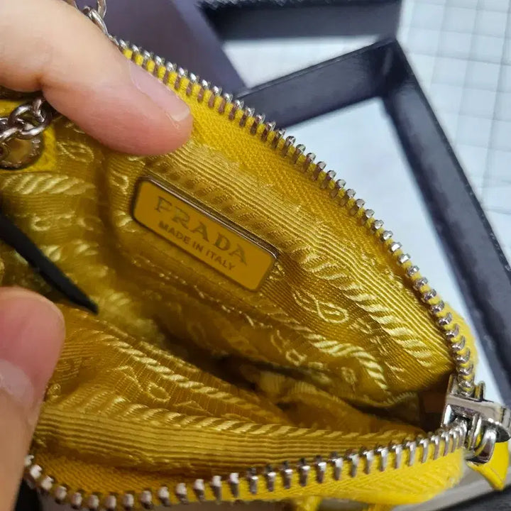 [BUNJANG] Prada Key Case Neck Strap Yellow Full Package / 정품>>프라다 차키 케이스 넥 스트랩 옐로우 풀박스