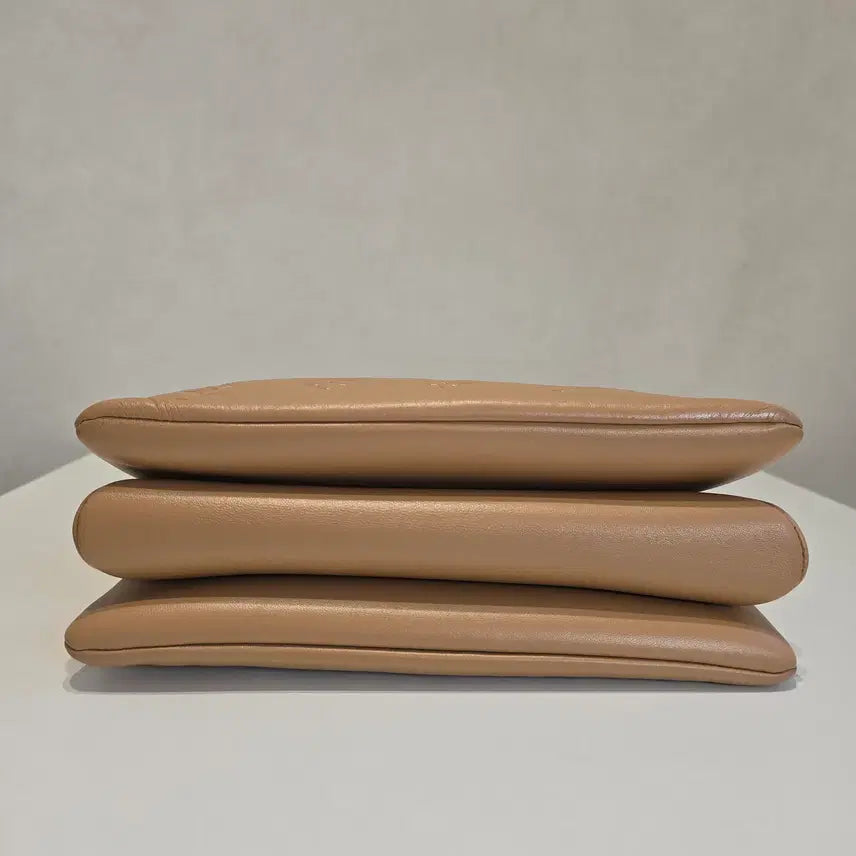 [BUNJANG] Louis Vuitton Coussin PM Camel Shoulder Bag / [럭스올] 루이비통 쿠상 PM 카멜 숄더백 크로스백 내장칩 M21261