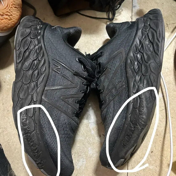 [BUNJANG] New Balance Fresh Foam X More v4 Triple Black Wide Running Shoes 260cm / 뉴발란스 프레쉬 폼 X 모어 v4 트리플 블랙D 와이드 런닝화 260cm