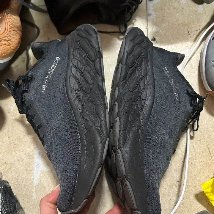 [BUNJANG] New Balance Fresh Foam X More v4 Triple Black Wide Running Shoes 260cm / 뉴발란스 프레쉬 폼 X 모어 v4 트리플 블랙D 와이드 런닝화 260cm