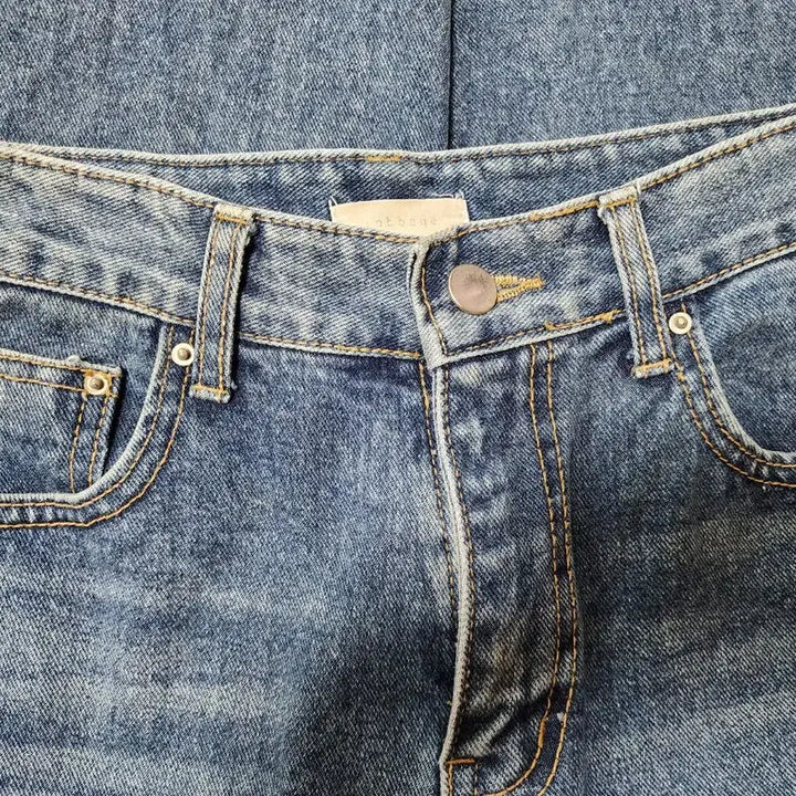 [BUNJANG] Moco Bling Straight Fit Jeans (Size S) / 모코블링 일자핏 청바지 S사이즈