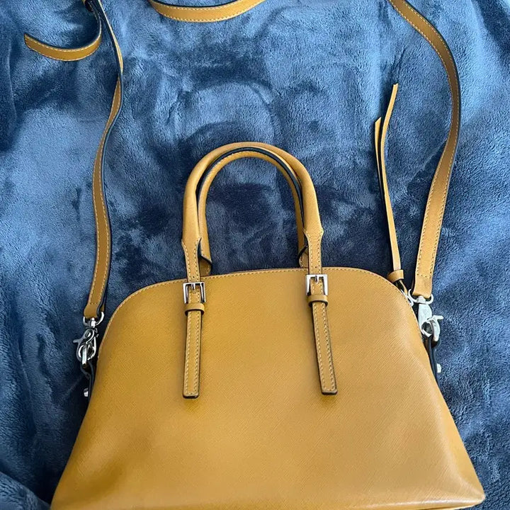 [BUNJANG] COCCINELLE Shoulder Bag Mustard / COCCINELLE 숄더백 머스타드