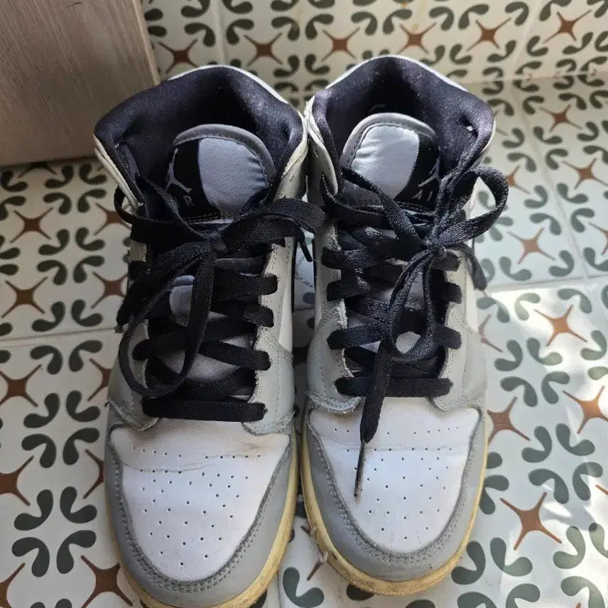 [BUNJANG] Jordan Smoke Grey 235 / 조던 스모크그레이 235