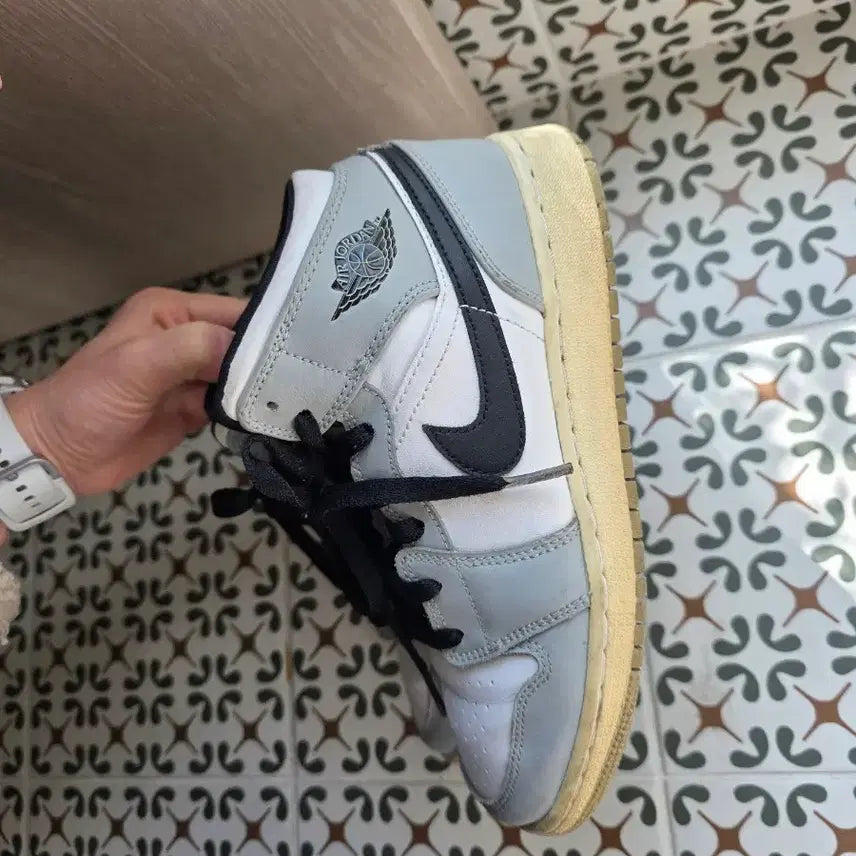 [BUNJANG] Jordan Smoke Grey 235 / 조던 스모크그레이 235