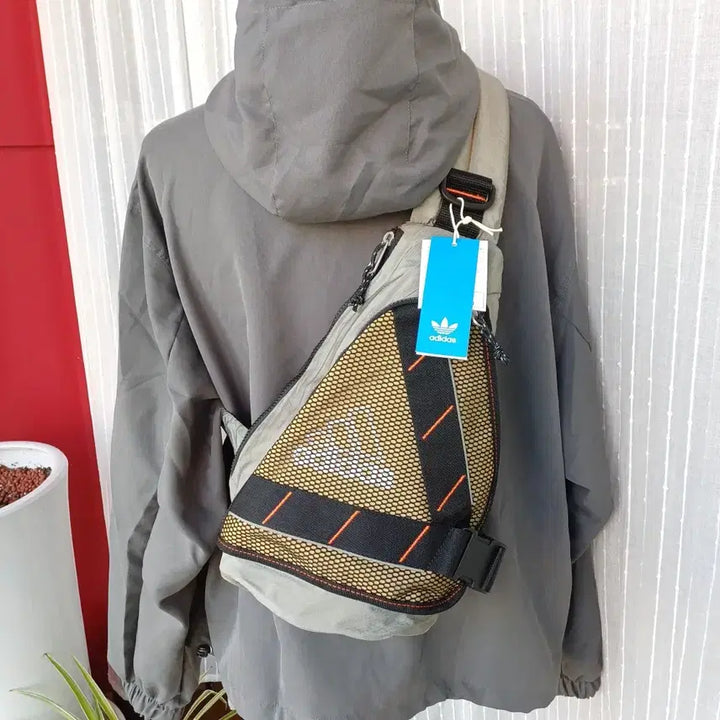 [BUNJANG] Adidas Crossbody Sling Bag Oatmeal / 아디다스 크로스백 슬링백 원 숄더 백팩 오트