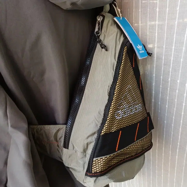 [BUNJANG] Adidas Crossbody Sling Bag Oatmeal / 아디다스 크로스백 슬링백 원 숄더 백팩 오트